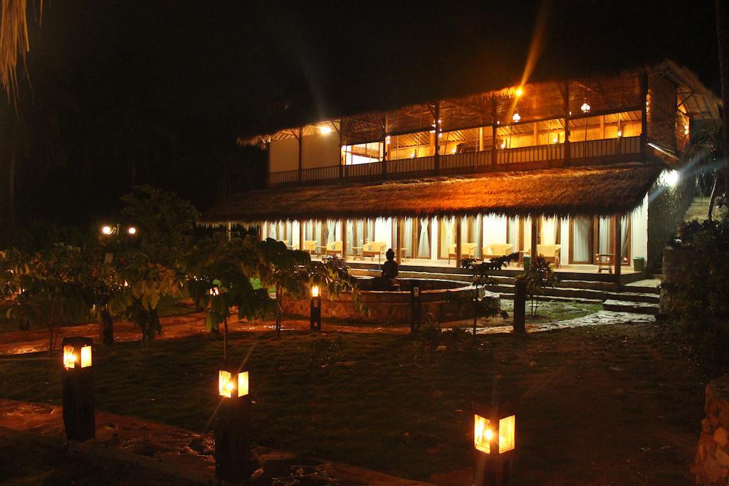 Ary'S Lagoon Bungalow & Hotel Карімунджава Екстер'єр фото