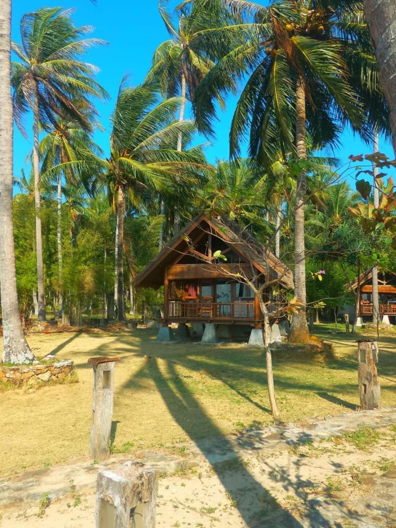 Ary'S Lagoon Bungalow & Hotel Карімунджава Екстер'єр фото