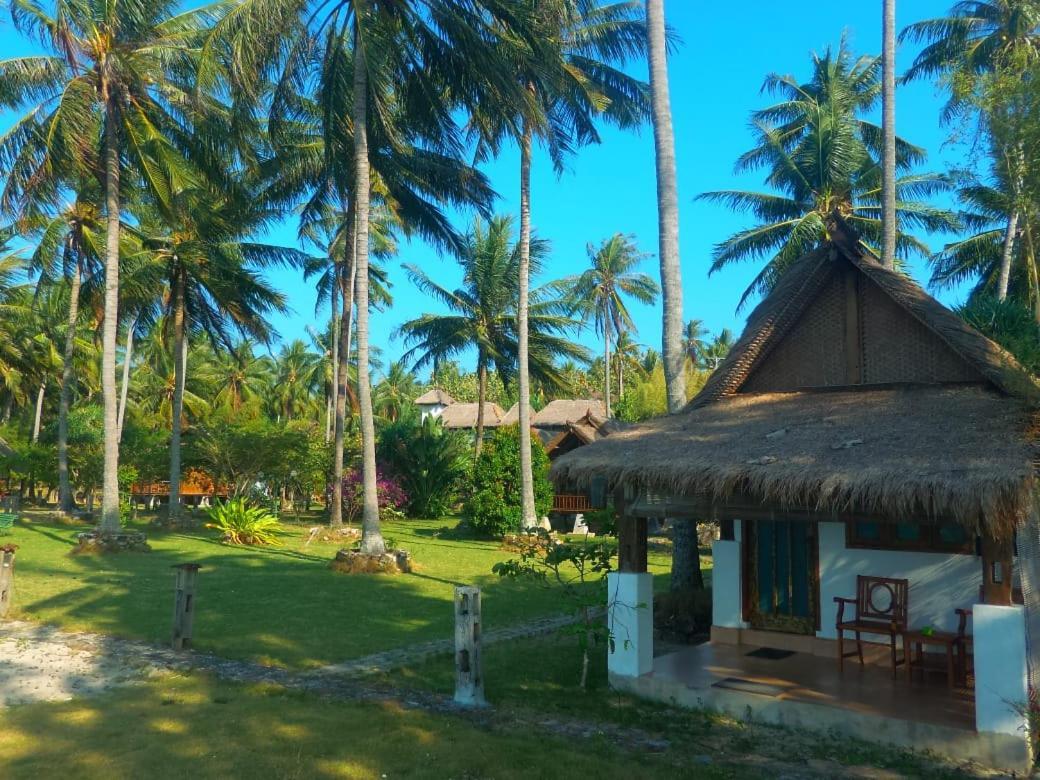 Ary'S Lagoon Bungalow & Hotel Карімунджава Екстер'єр фото